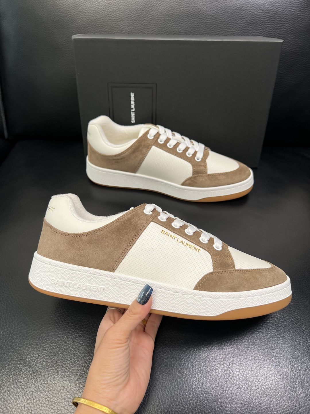 SAINT LAURENT 高品质 顶级工艺品 圣罗兰 专柜同步发售原厂配置，意大利进口牛皮面料，全进口