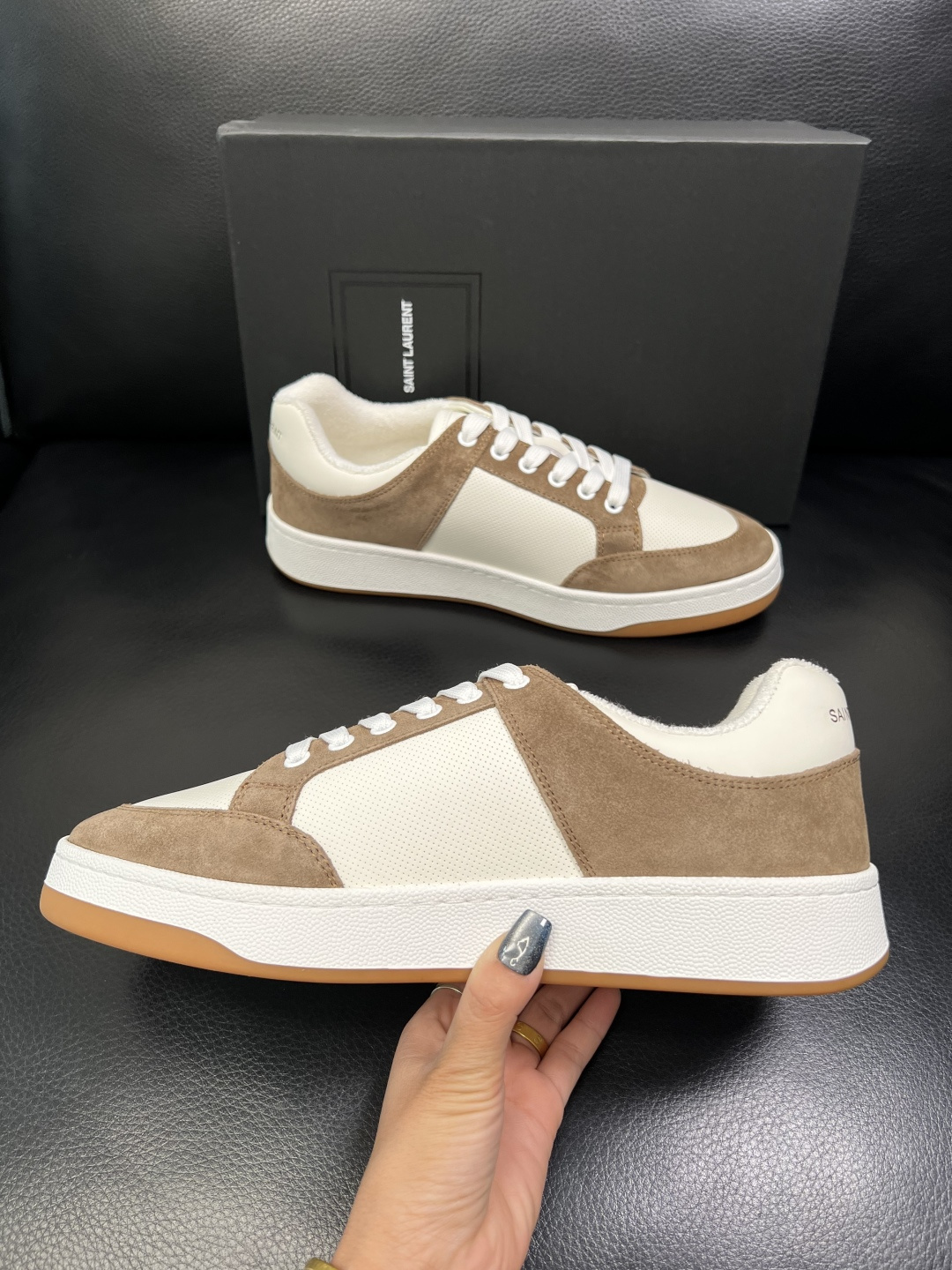 SAINT LAURENT 高品质 顶级工艺品 圣罗兰 专柜同步发售原厂配置，意大利进口牛皮面料，全进口