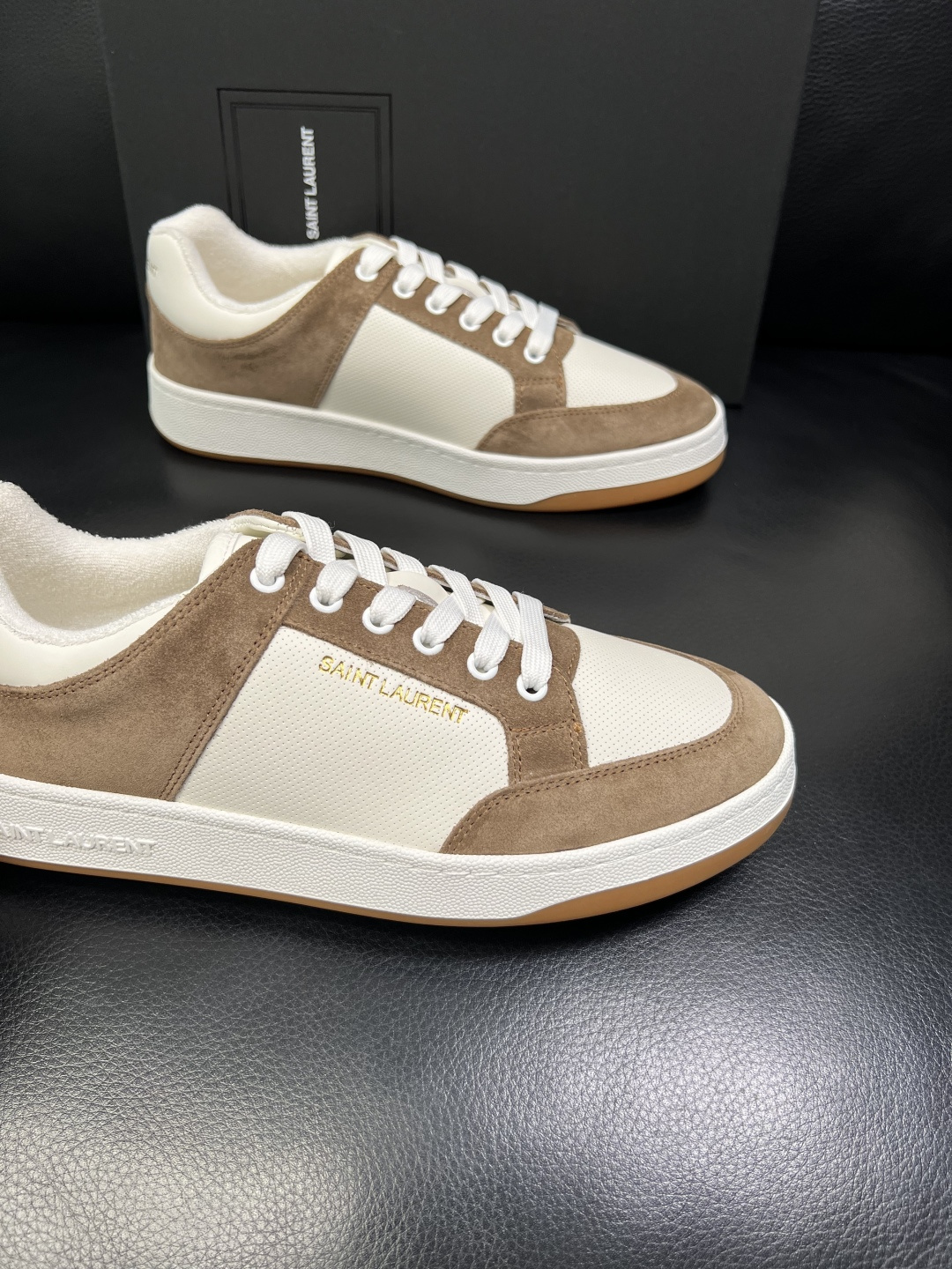 SAINT LAURENT 高品质 顶级工艺品 圣罗兰 专柜同步发售原厂配置，意大利进口牛皮面料，全进口