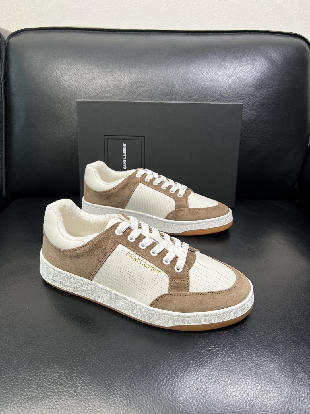 SAINT LAURENT 高品质 顶级工艺品 圣罗兰 专柜同步发售原厂配置，意大利进口牛皮面料，全进口