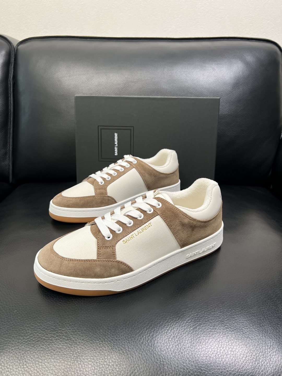 SAINT LAURENT 高品质 顶级工艺品 圣罗兰 专柜同步发售原厂配置，意大利进口牛皮面料，全进口