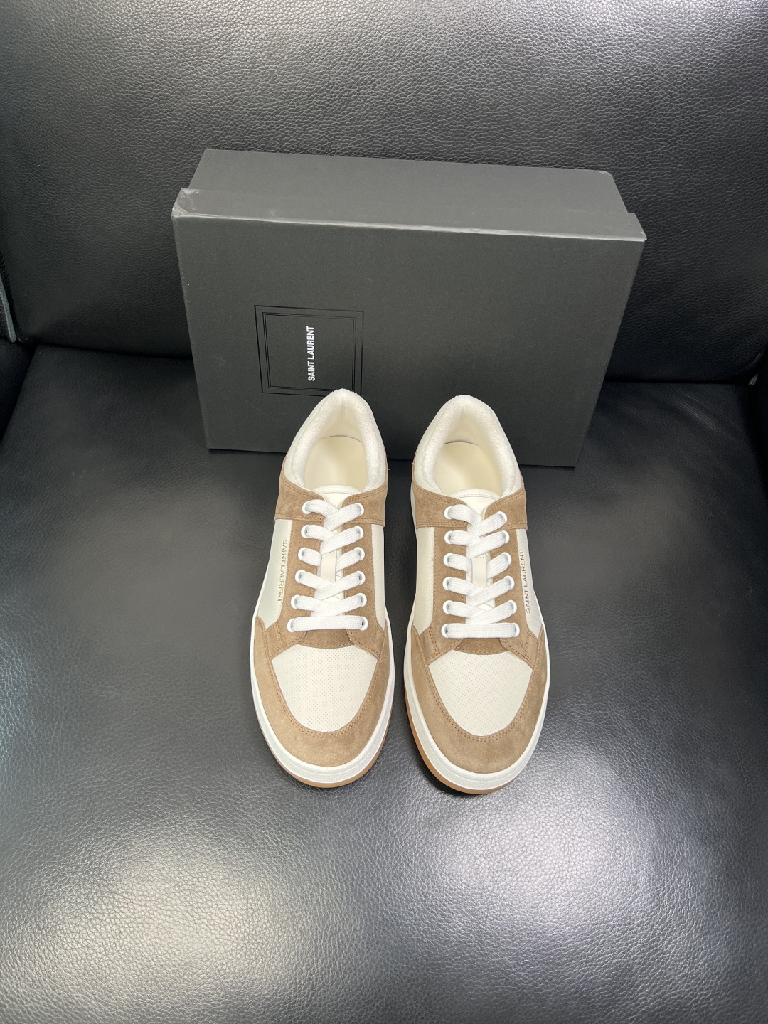 SAINT LAURENT 高品质 顶级工艺品 圣罗兰 专柜同步发售原厂配置，意大利进口牛皮面料，全进口