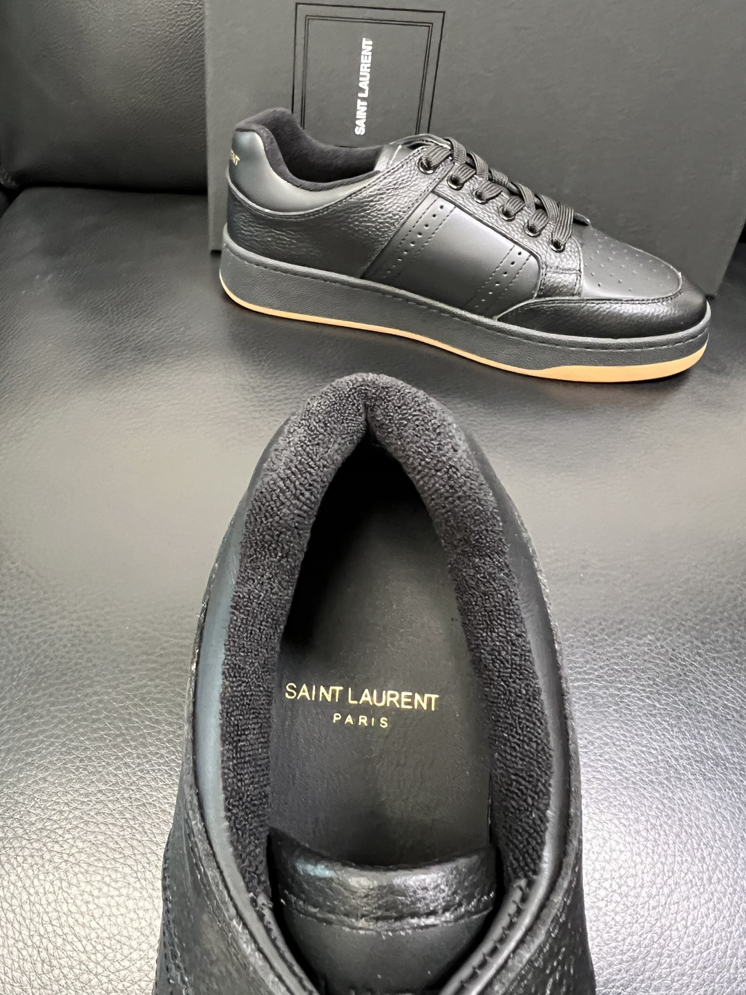 SAINT LAURENT 高品质 顶级工艺品 圣罗兰 专柜同步发售原厂配置，意大利进口牛皮面料，全进口