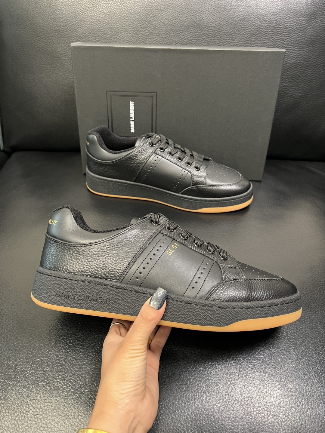 SAINT LAURENT 高品质 顶级工艺品 圣罗兰 专柜同步发售原厂配置，意大利进口牛皮面料，全进口