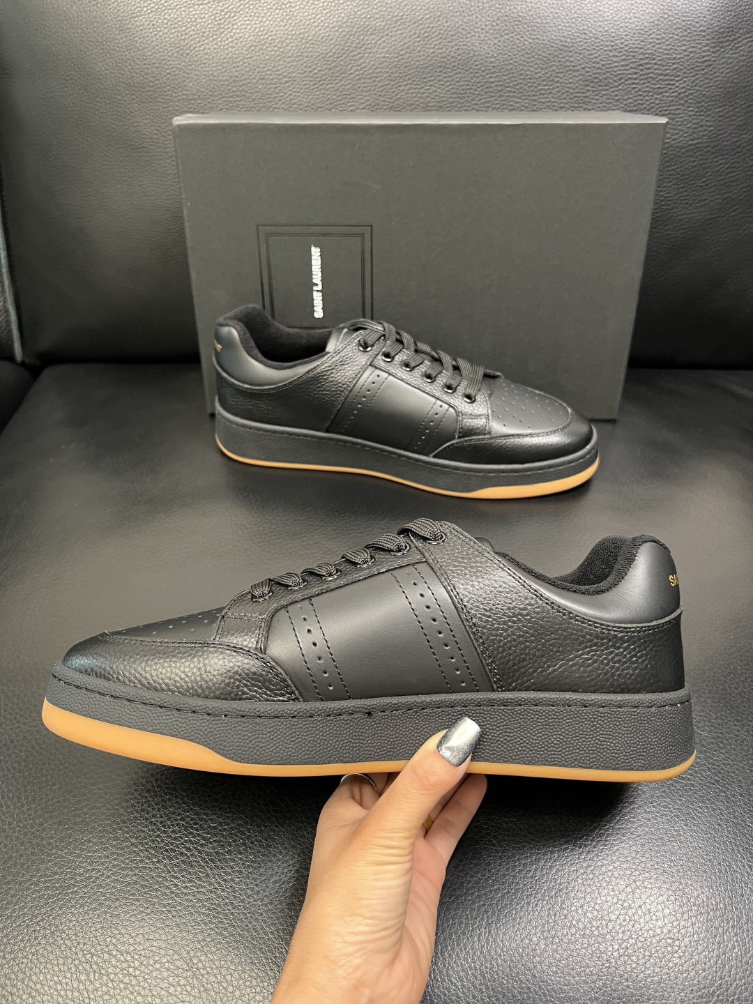 SAINT LAURENT 高品质 顶级工艺品 圣罗兰 专柜同步发售原厂配置，意大利进口牛皮面料，全进口