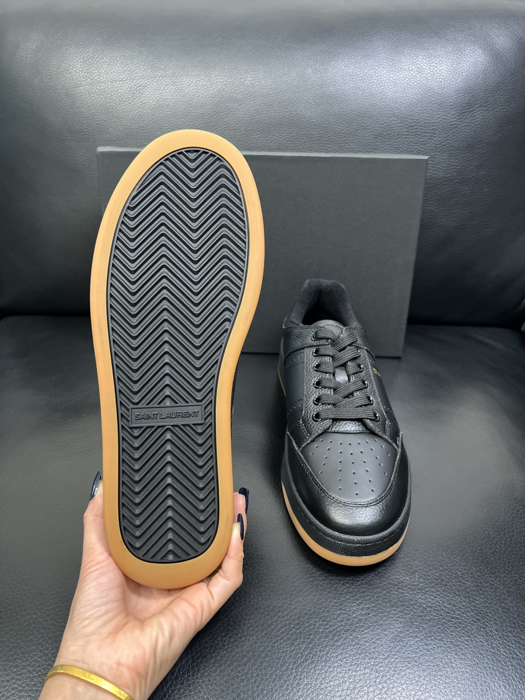 SAINT LAURENT 高品质 顶级工艺品 圣罗兰 专柜同步发售原厂配置，意大利进口牛皮面料，全进口