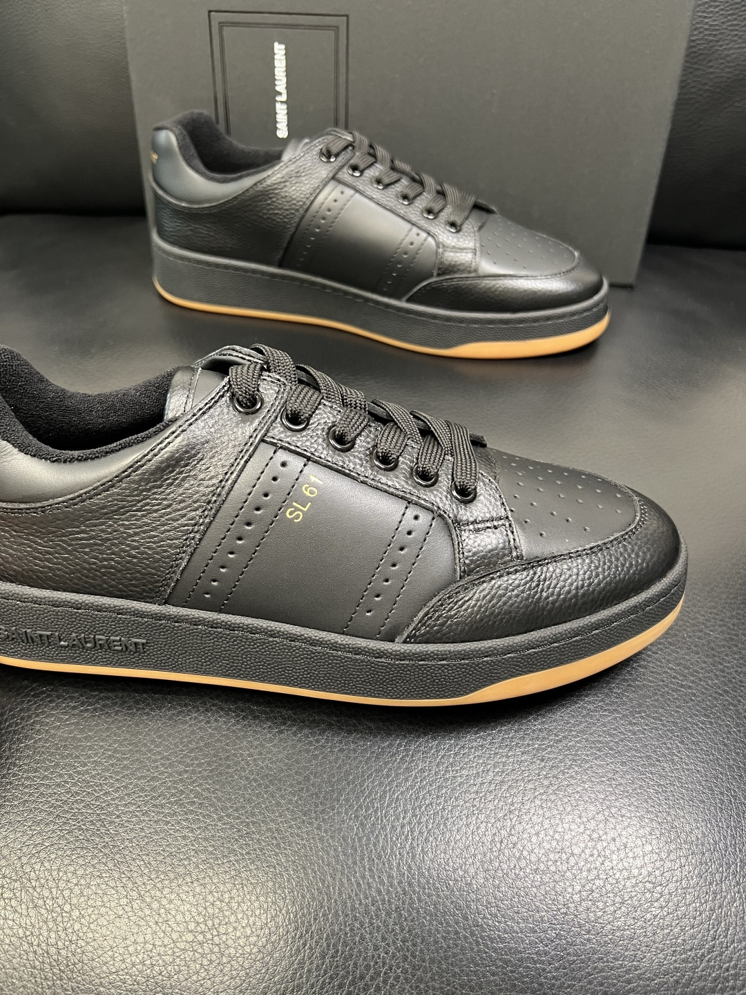 SAINT LAURENT 高品质 顶级工艺品 圣罗兰 专柜同步发售原厂配置，意大利进口牛皮面料，全进口