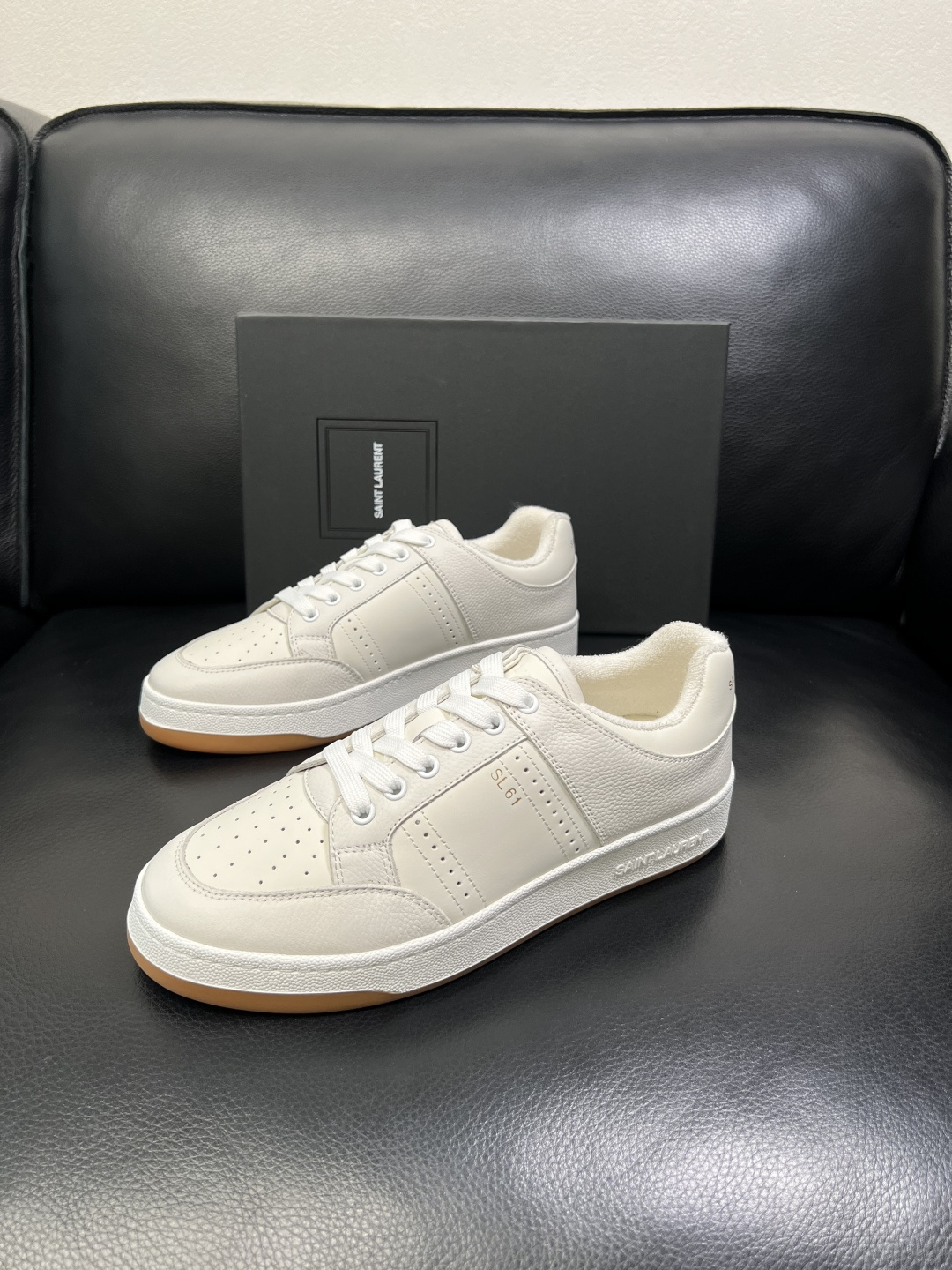 SAINT LAURENT 高品质 顶级工艺品 圣罗兰 专柜同步发售原厂配置，意大利进口牛皮面料，全进口