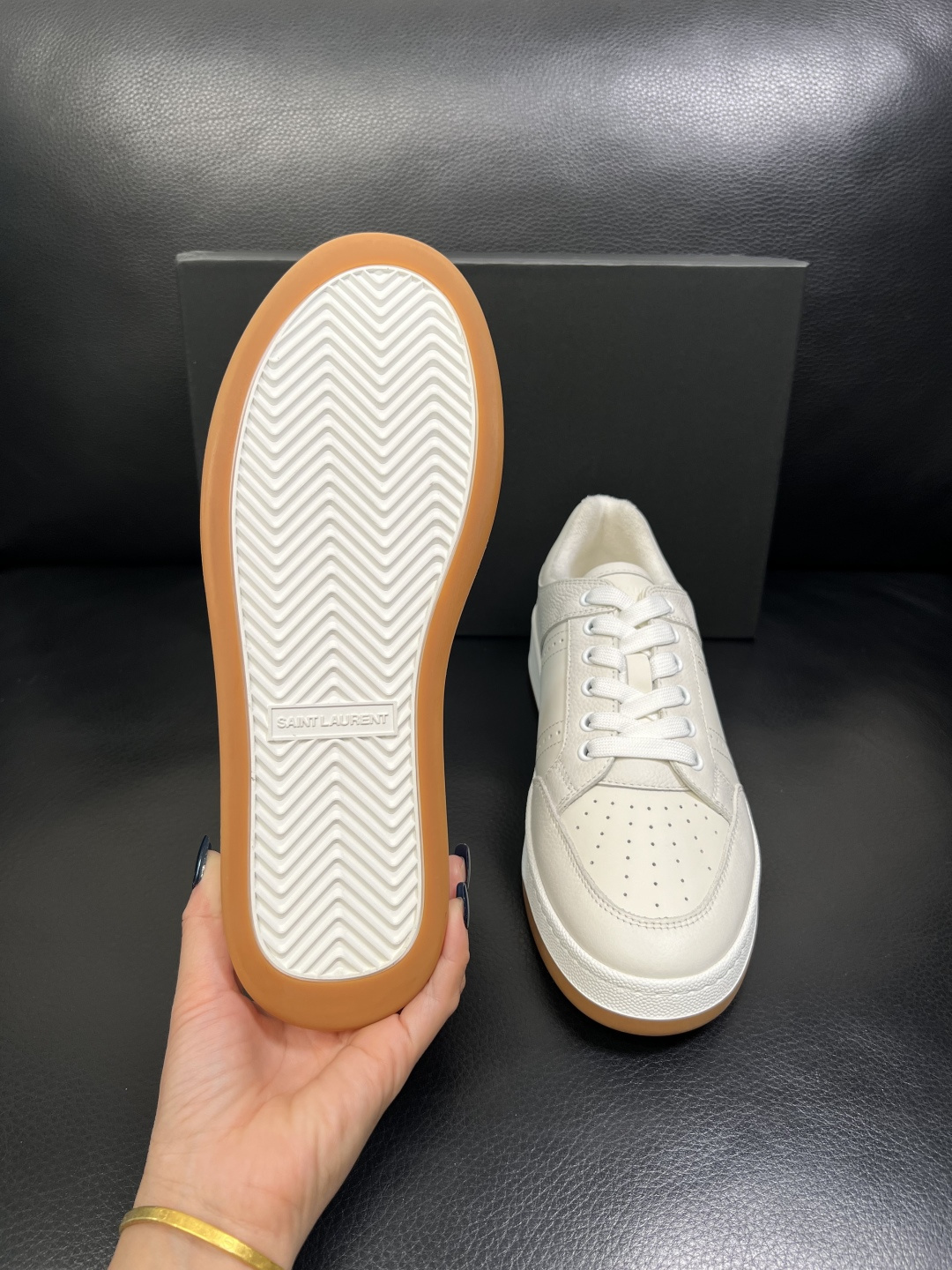 SAINT LAURENT 高品质 顶级工艺品 圣罗兰 专柜同步发售原厂配置，意大利进口牛皮面料，全进口