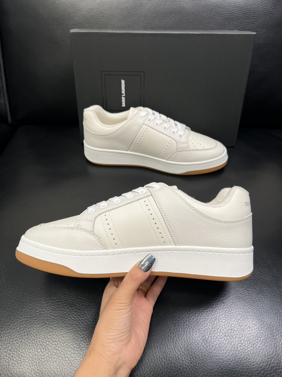 SAINT LAURENT 高品质 顶级工艺品 圣罗兰 专柜同步发售原厂配置，意大利进口牛皮面料，全进口