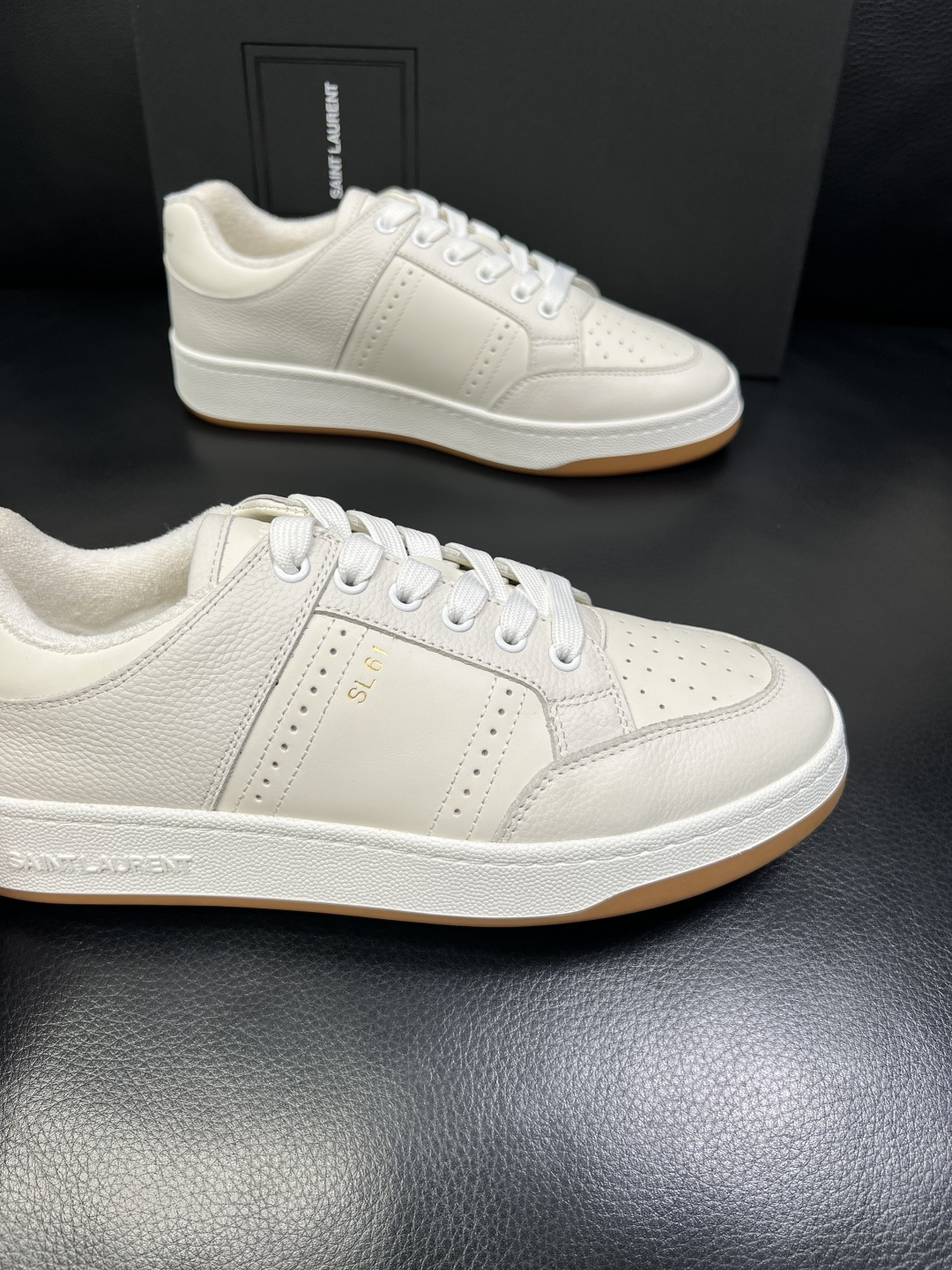 SAINT LAURENT 高品质 顶级工艺品 圣罗兰 专柜同步发售原厂配置，意大利进口牛皮面料，全进口