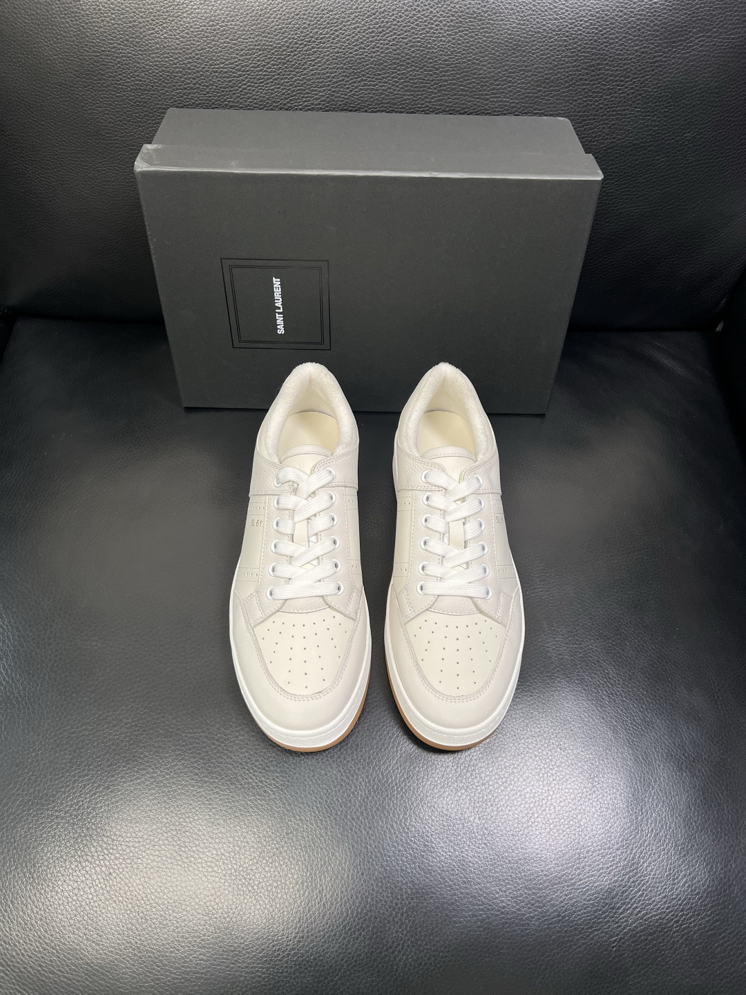 SAINT LAURENT 高品质 顶级工艺品 圣罗兰 专柜同步发售原厂配置，意大利进口牛皮面料，全进口