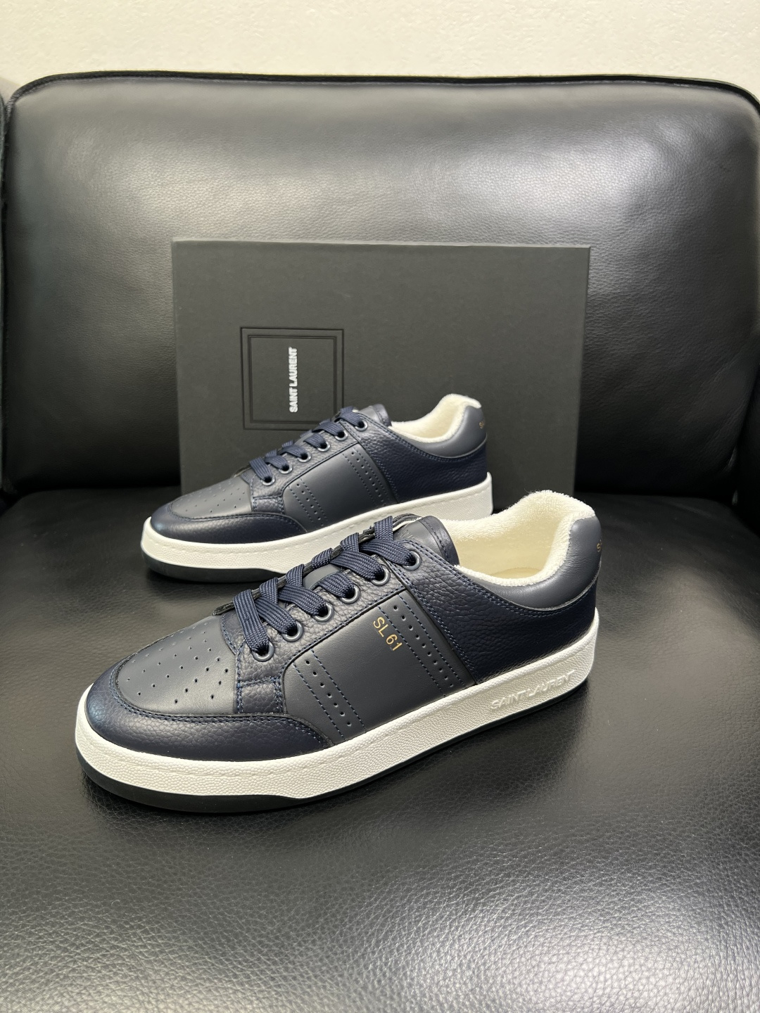 SAINT LAURENT 高品质 顶级工艺品 圣罗兰 专柜同步发售原厂配置，意大利进口牛皮面料，全进口