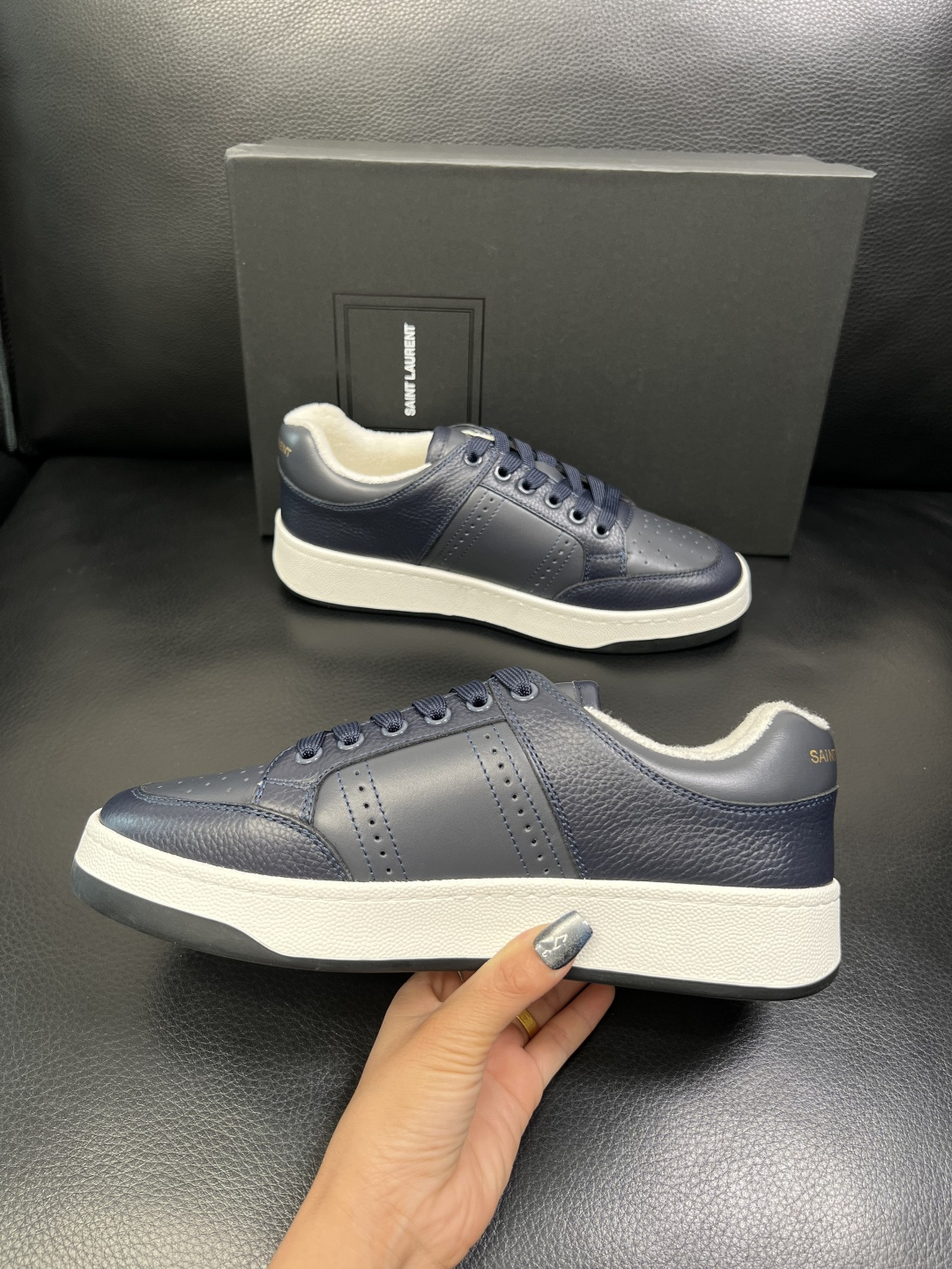 SAINT LAURENT 高品质 顶级工艺品 圣罗兰 专柜同步发售原厂配置，意大利进口牛皮面料，全进口