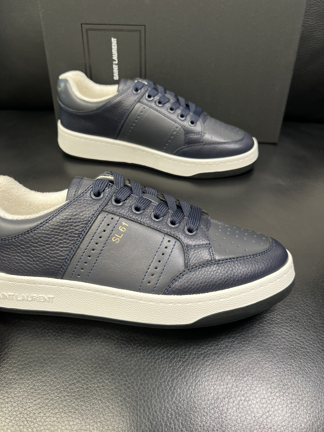 SAINT LAURENT 高品质 顶级工艺品 圣罗兰 专柜同步发售原厂配置，意大利进口牛皮面料，全进口