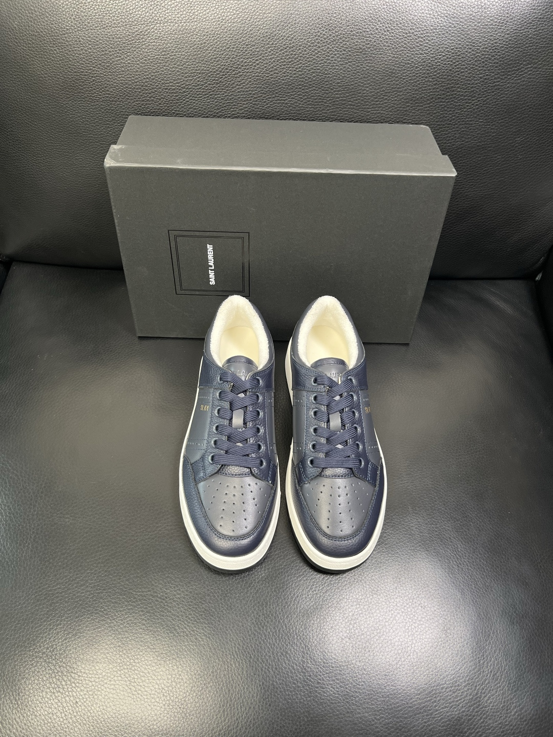 SAINT LAURENT 高品质 顶级工艺品 圣罗兰 专柜同步发售原厂配置，意大利进口牛皮面料，全进口