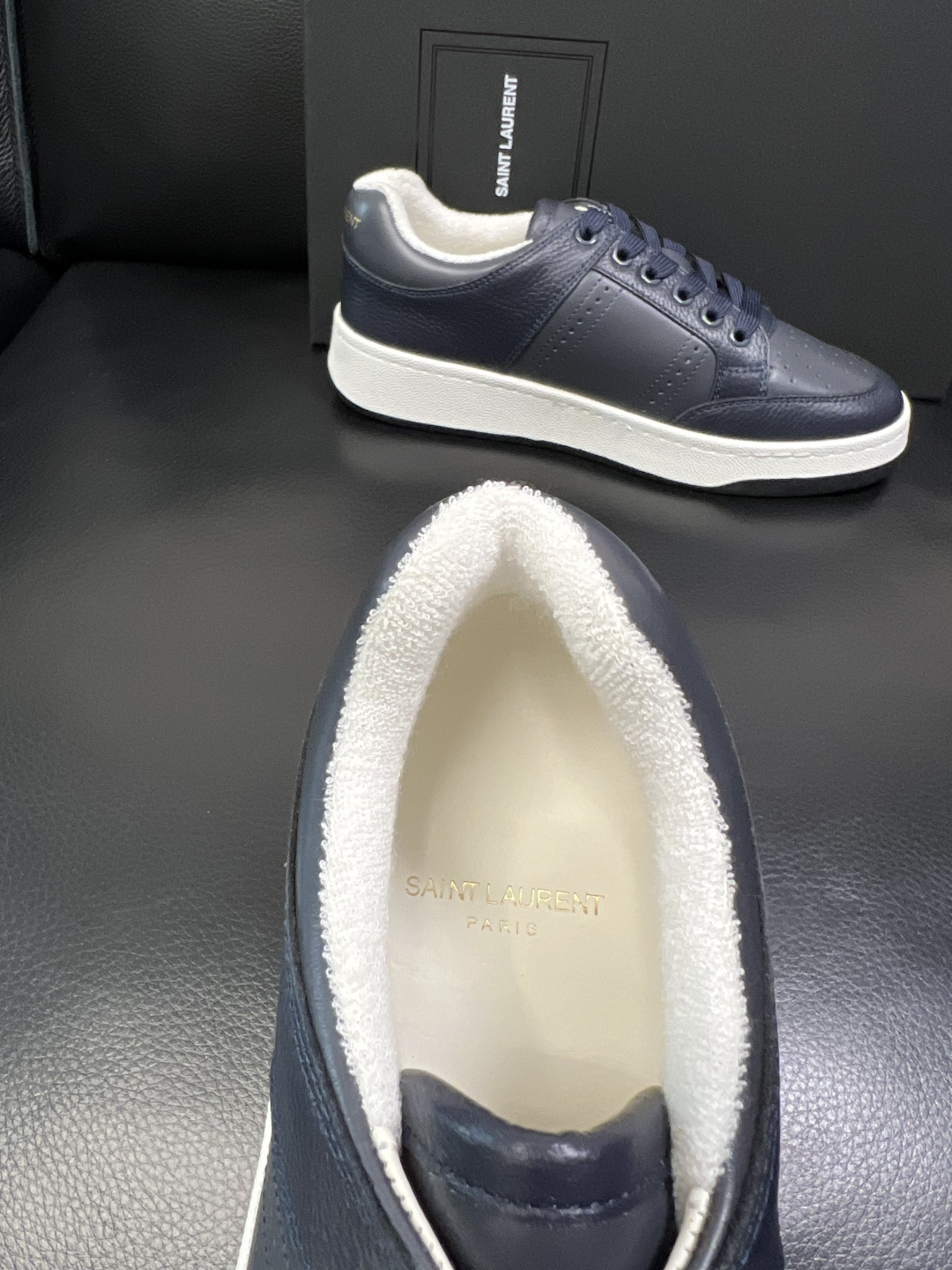 SAINT LAURENT 高品质 顶级工艺品 圣罗兰 专柜同步发售原厂配置，意大利进口牛皮面料，全进口