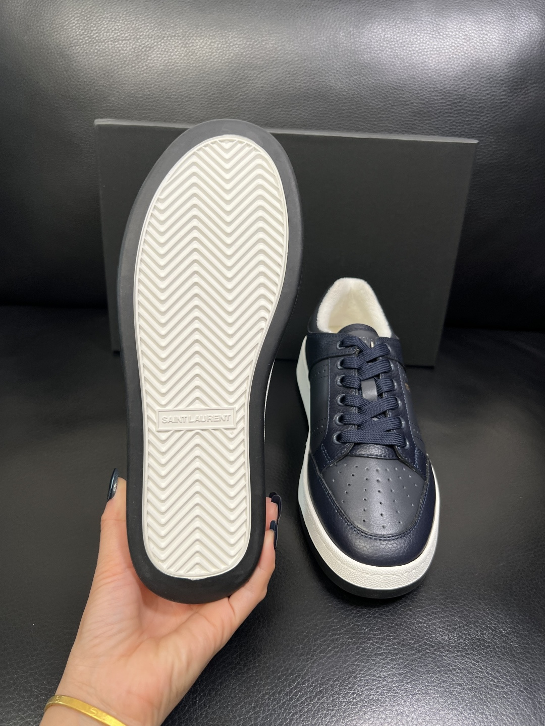 SAINT LAURENT 高品质 顶级工艺品 圣罗兰 专柜同步发售原厂配置，意大利进口牛皮面料，全进口