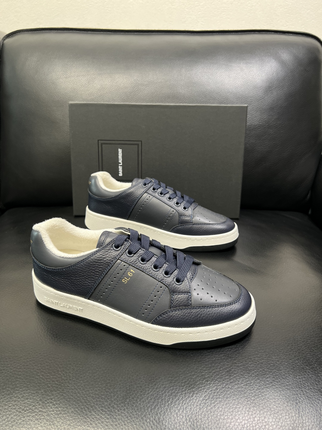 SAINT LAURENT 高品质 顶级工艺品 圣罗兰 专柜同步发售原厂配置，意大利进口牛皮面料，全进口