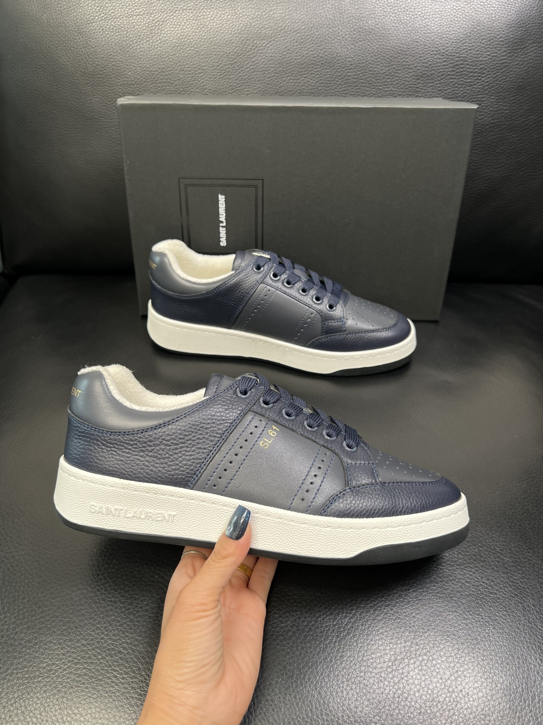 SAINT LAURENT 高品质 顶级工艺品 圣罗兰 专柜同步发售原厂配置，意大利进口牛皮面料，全进口