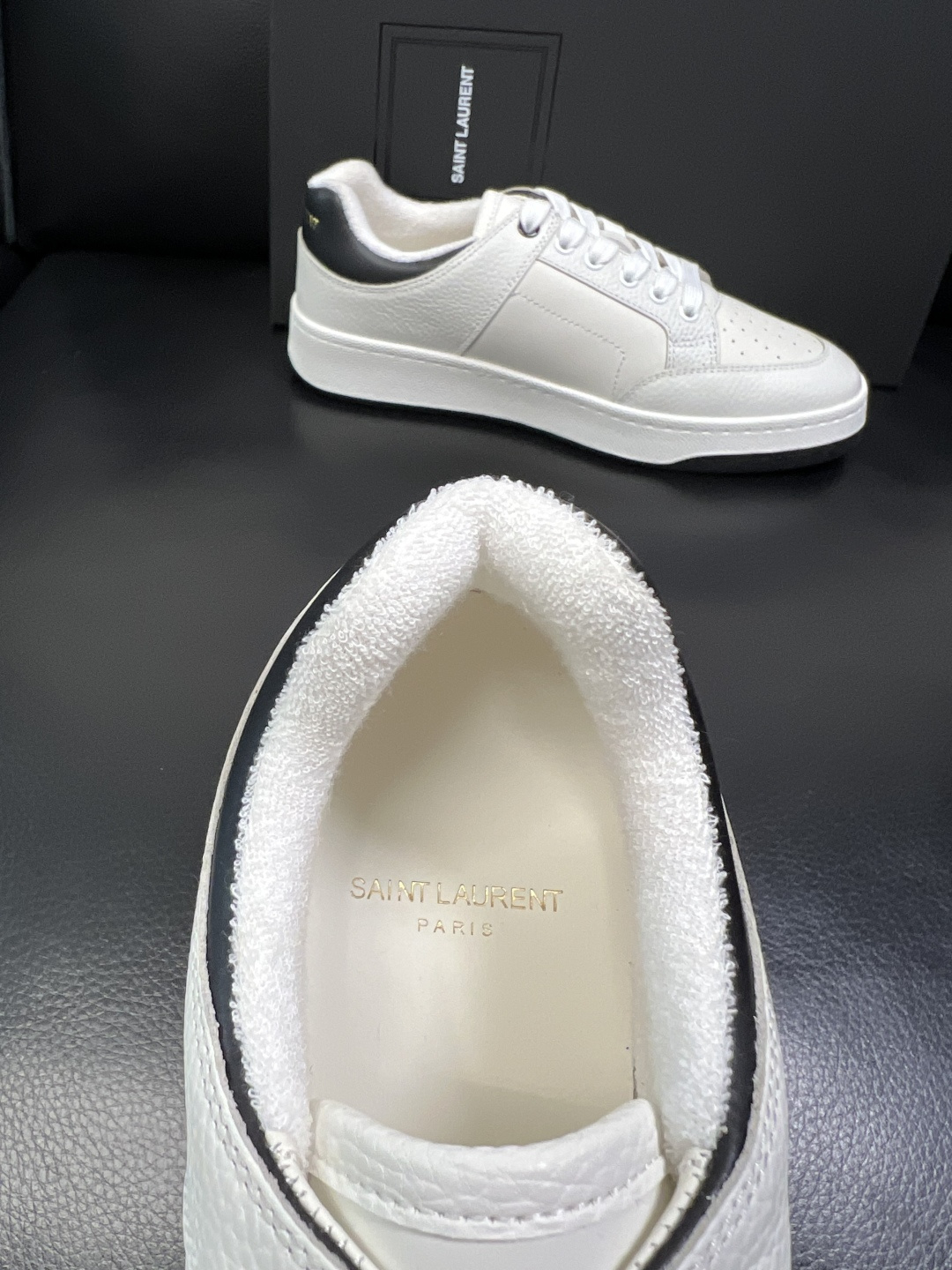 SAINT LAURENT 高品质 顶级工艺品 圣罗兰 专柜同步发售原厂配置，意大利进口牛皮面料，全进口