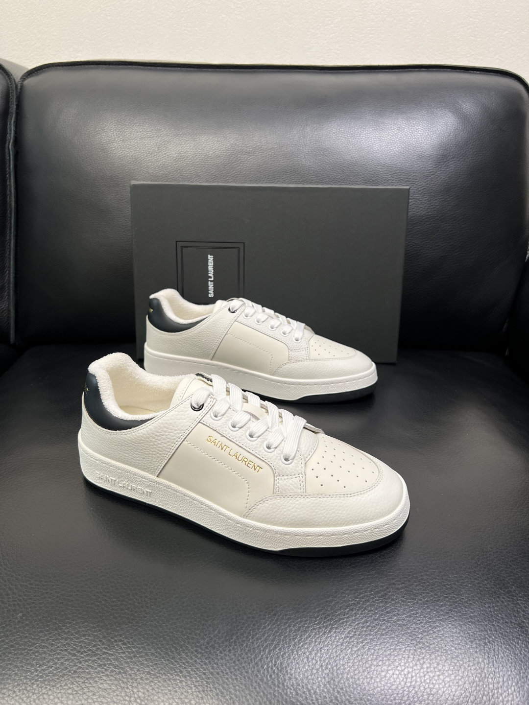 SAINT LAURENT 高品质 顶级工艺品 圣罗兰 专柜同步发售原厂配置，意大利进口牛皮面料，全进口