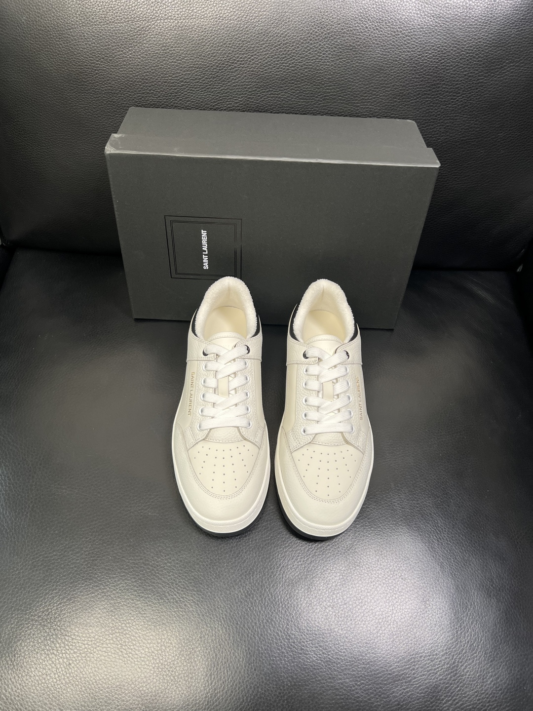 SAINT LAURENT 高品质 顶级工艺品 圣罗兰 专柜同步发售原厂配置，意大利进口牛皮面料，全进口