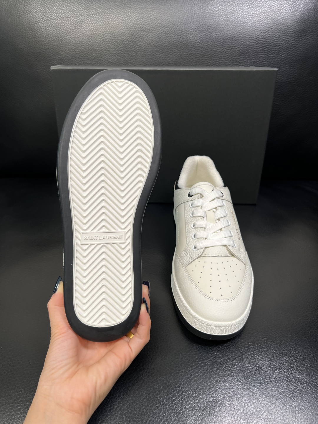 SAINT LAURENT 高品质 顶级工艺品 圣罗兰 专柜同步发售原厂配置，意大利进口牛皮面料，全进口