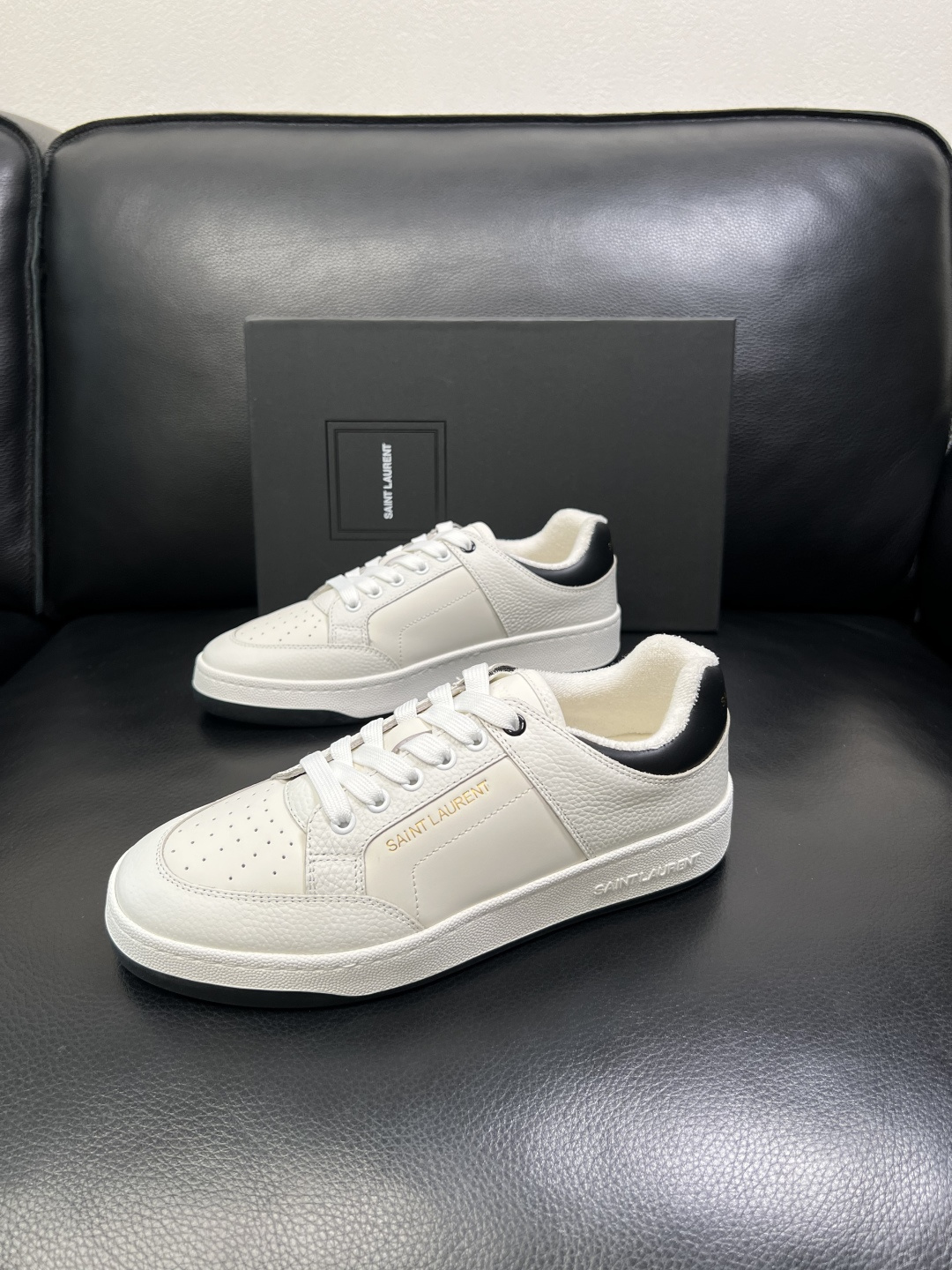 SAINT LAURENT 高品质 顶级工艺品 圣罗兰 专柜同步发售原厂配置，意大利进口牛皮面料，全进口