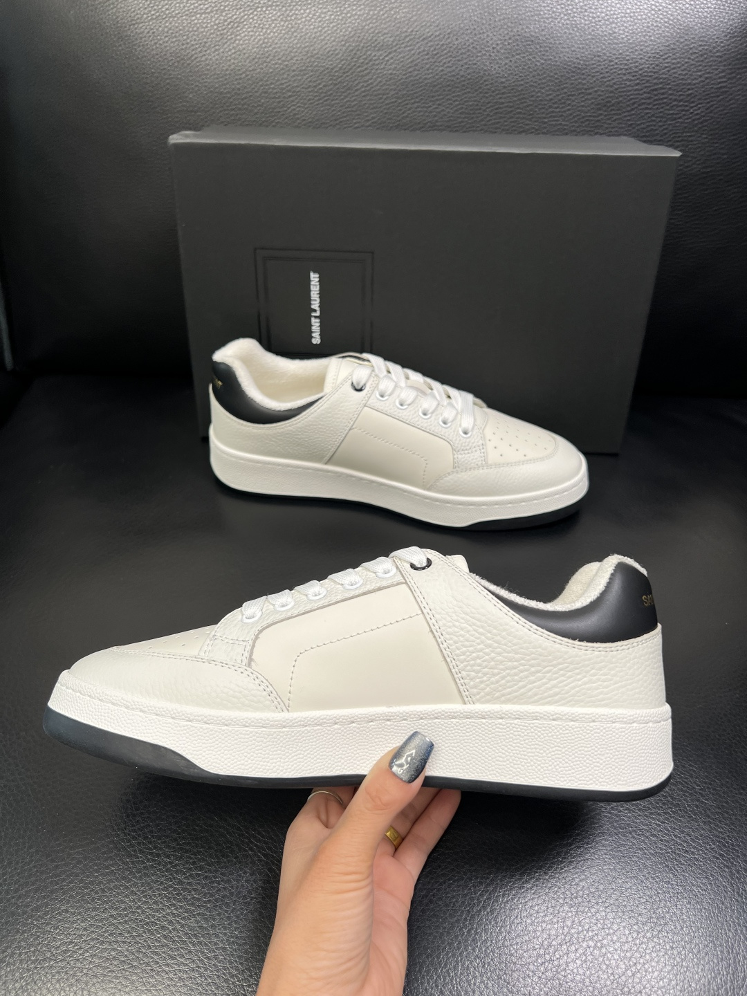 SAINT LAURENT 高品质 顶级工艺品 圣罗兰 专柜同步发售原厂配置，意大利进口牛皮面料，全进口