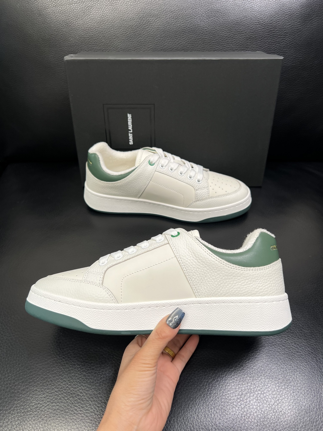 SAINT LAURENT 高品质 顶级工艺品 圣罗兰 专柜同步发售原厂配置，意大利进口牛皮面料，全进口