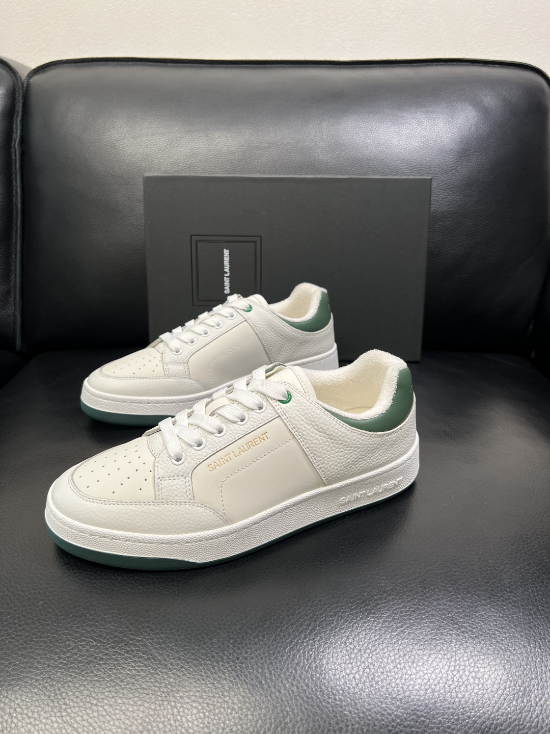 SAINT LAURENT 高品质 顶级工艺品 圣罗兰 专柜同步发售原厂配置，意大利进口牛皮面料，全进口