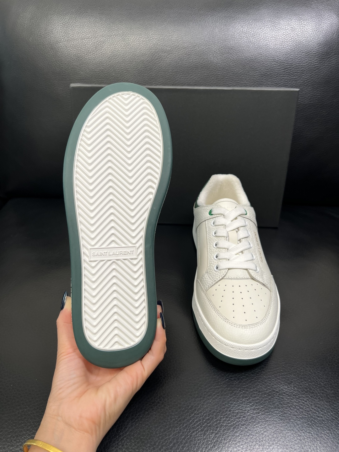 SAINT LAURENT 高品质 顶级工艺品 圣罗兰 专柜同步发售原厂配置，意大利进口牛皮面料，全进口