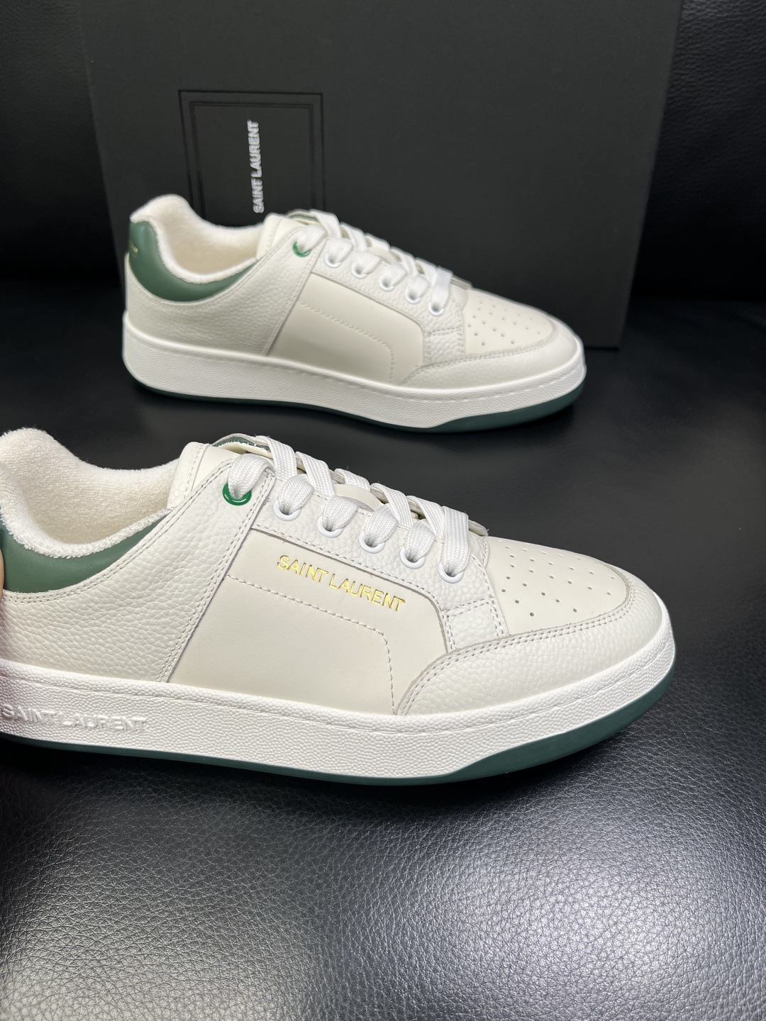 SAINT LAURENT 高品质 顶级工艺品 圣罗兰 专柜同步发售原厂配置，意大利进口牛皮面料，全进口