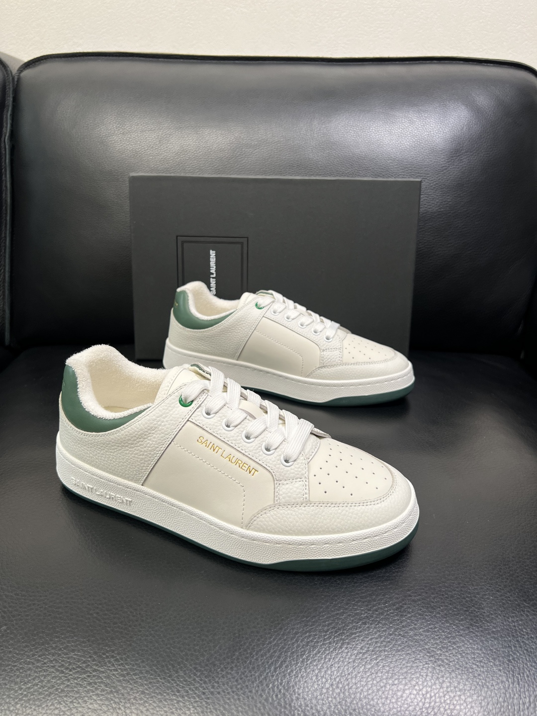 SAINT LAURENT 高品质 顶级工艺品 圣罗兰 专柜同步发售原厂配置，意大利进口牛皮面料，全进口