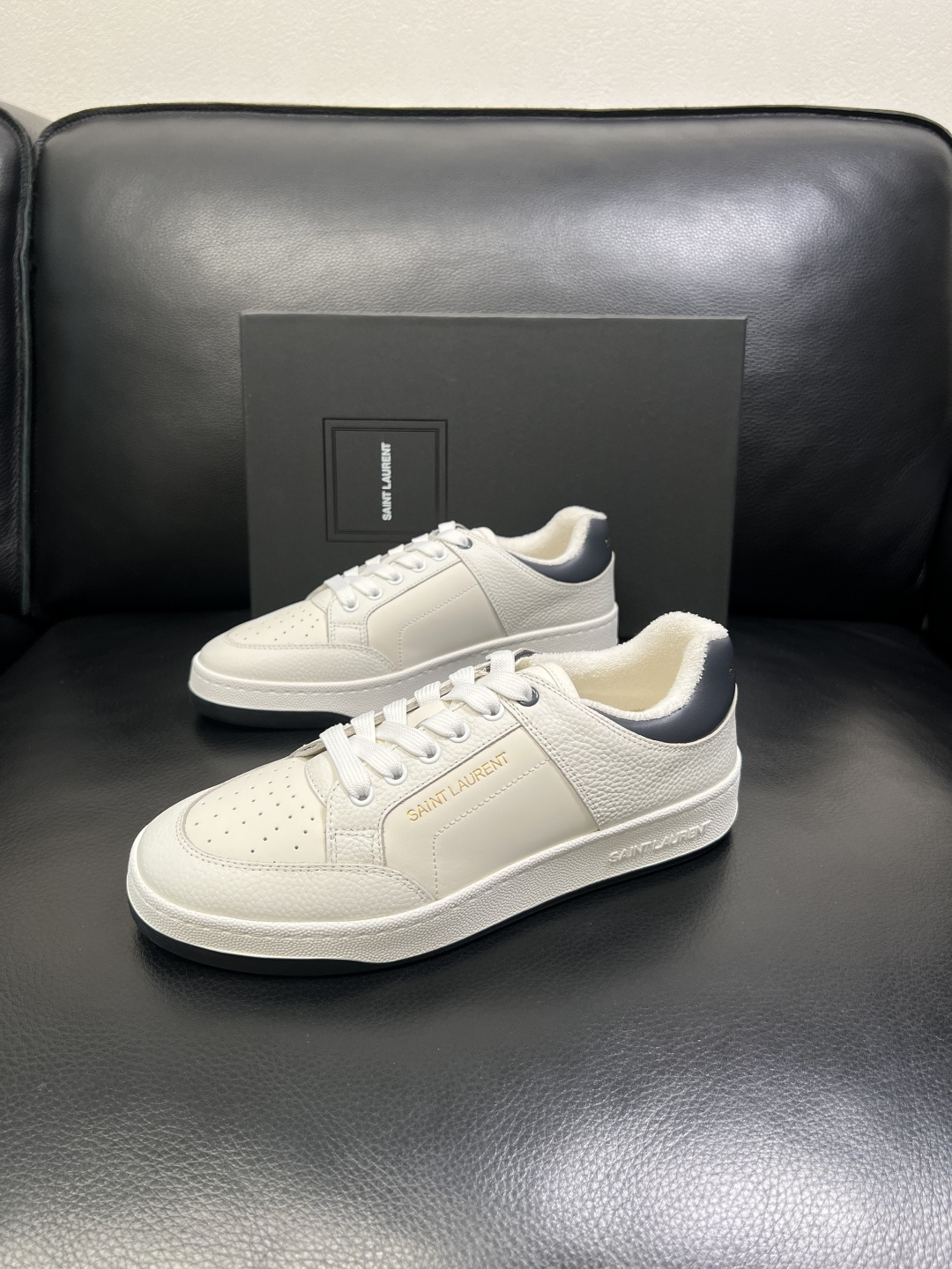 SAINT LAURENT 高品质 顶级工艺品 圣罗兰 专柜同步发售原厂配置，意大利进口牛皮面料，全进口