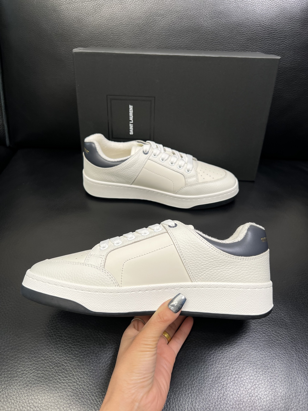 SAINT LAURENT 高品质 顶级工艺品 圣罗兰 专柜同步发售原厂配置，意大利进口牛皮面料，全进口