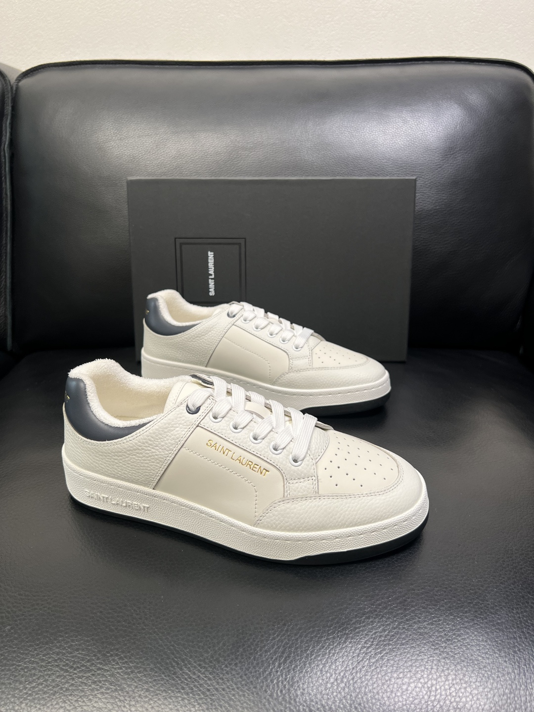 NO:588228,SAINT LAURENT High-quality top crafts Saint Laurent counters sell original factory configuration simultaneously, Italian imported cowhide fabrics, all imported mesh water-dyed cowhide pads, original soles are super comfortable, original factory and single goods, welcome to compare, code number 39-44 (order 45 46), saint laurent, saint laurent, cowhide19860909SAINT LAURENT 高品质 顶级工艺品 圣罗兰 专柜同步发售原厂配置,意大利进口牛皮面料,全进口网里水染牛皮垫,鞋底原厂特供原版底超级舒适,原厂跟单货 ,欢迎对比,码数 39-44（订 45 46）,,saint laurent,saint laurent,cowhide,Men's shoes