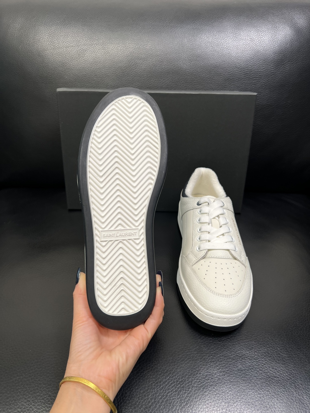 SAINT LAURENT 高品质 顶级工艺品 圣罗兰 专柜同步发售原厂配置，意大利进口牛皮面料，全进口