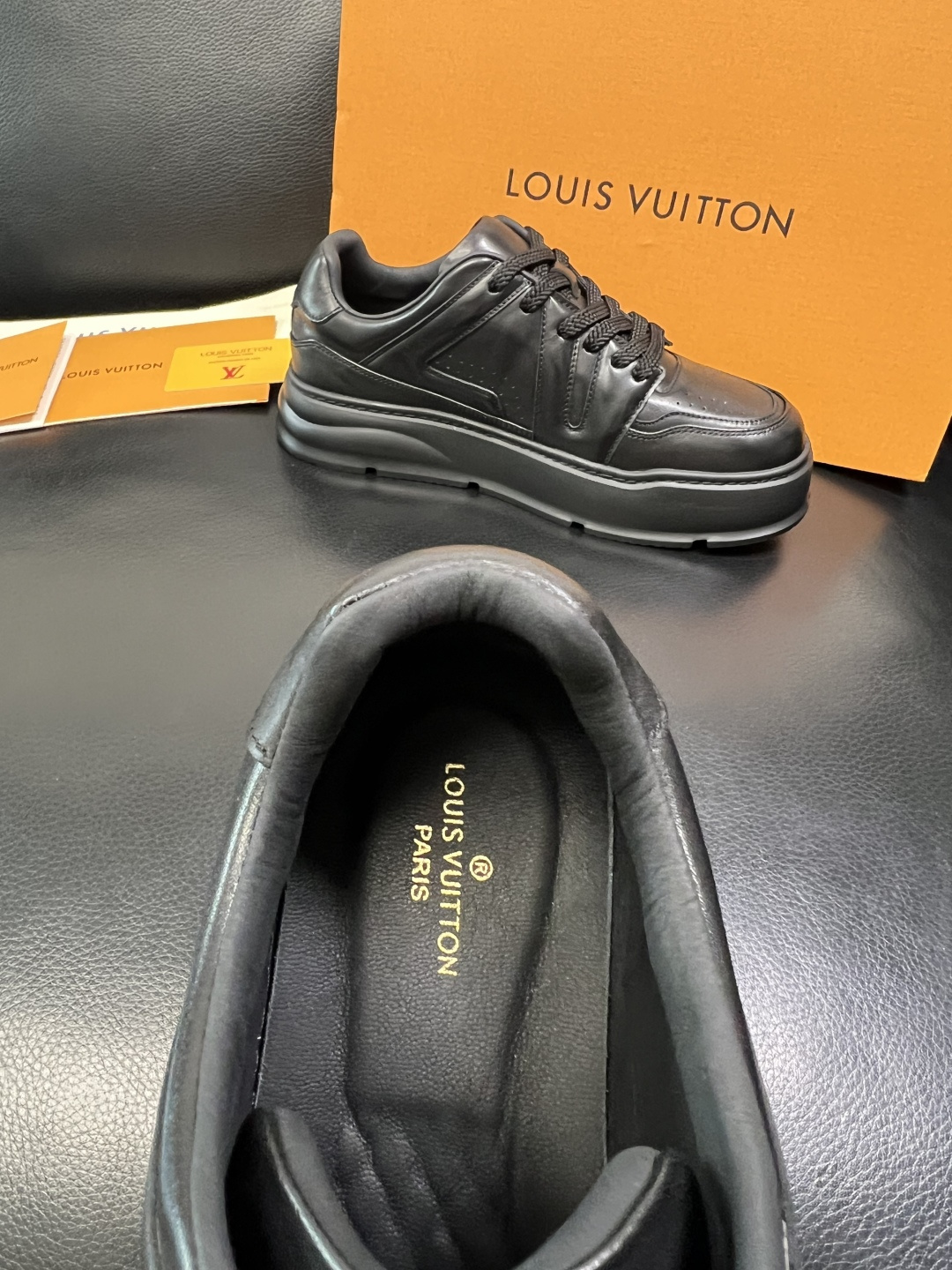 Lv 高品质 顶级工艺品 路易威登，运动板鞋专柜同步，鞋面意大利进口，高品质拼接缤纷色彩复杂工艺品，进口