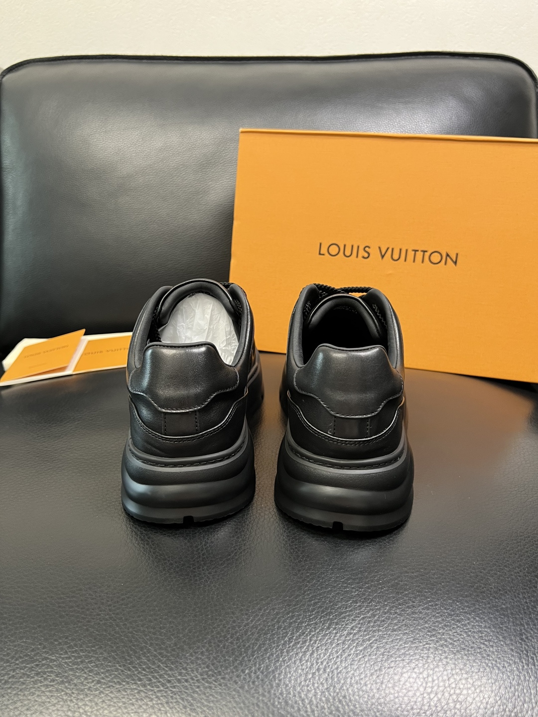 Lv 高品质 顶级工艺品 路易威登，运动板鞋专柜同步，鞋面意大利进口，高品质拼接缤纷色彩复杂工艺品，进口