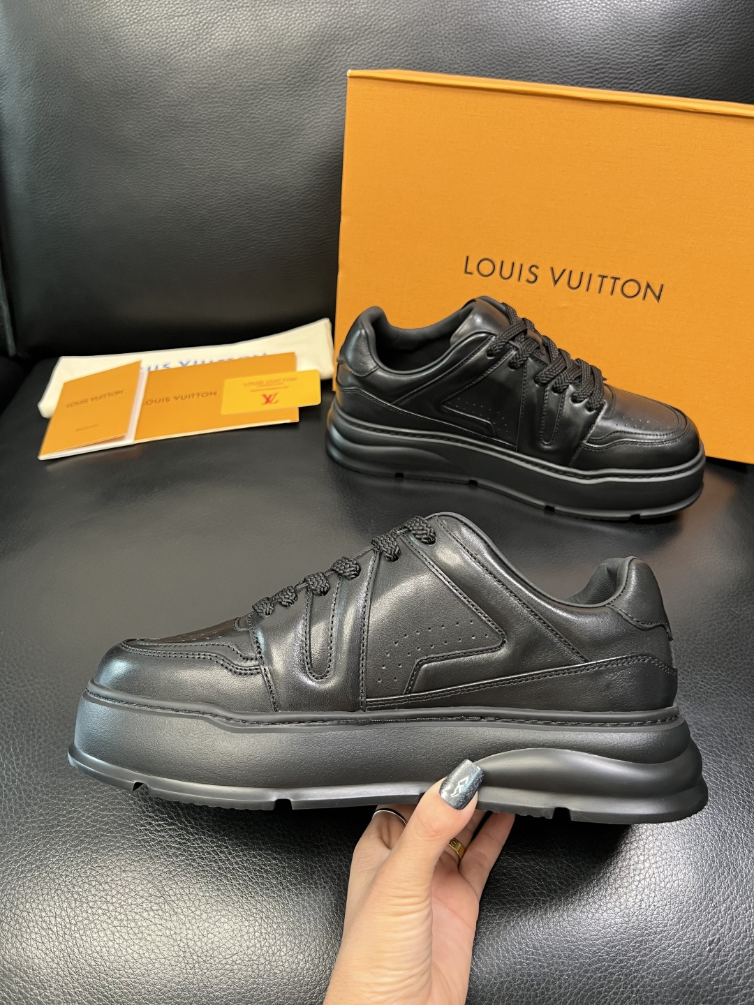 Lv 高品质 顶级工艺品 路易威登，运动板鞋专柜同步，鞋面意大利进口，高品质拼接缤纷色彩复杂工艺品，进口