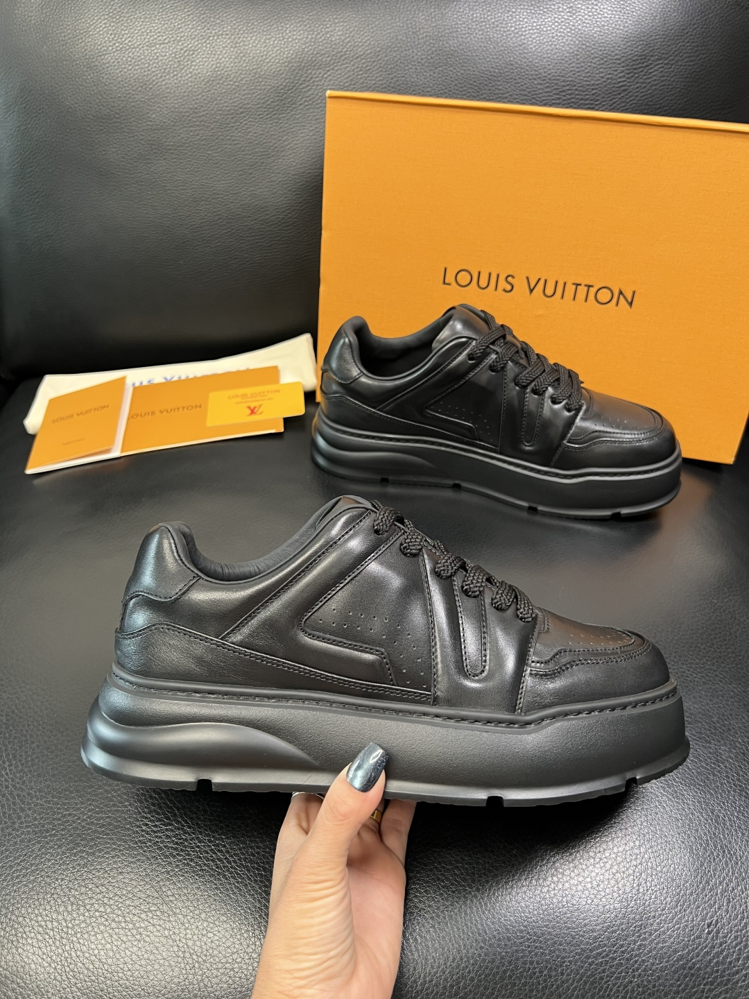 Lv 高品质 顶级工艺品 路易威登，运动板鞋专柜同步，鞋面意大利进口，高品质拼接缤纷色彩复杂工艺品，进口