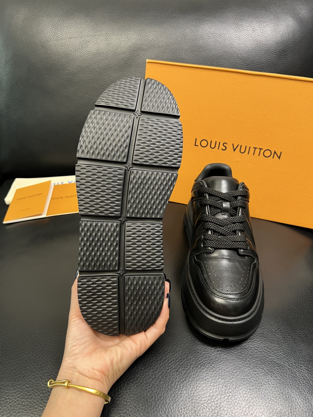 Lv 高品质 顶级工艺品 路易威登，运动板鞋专柜同步，鞋面意大利进口，高品质拼接缤纷色彩复杂工艺品，进口