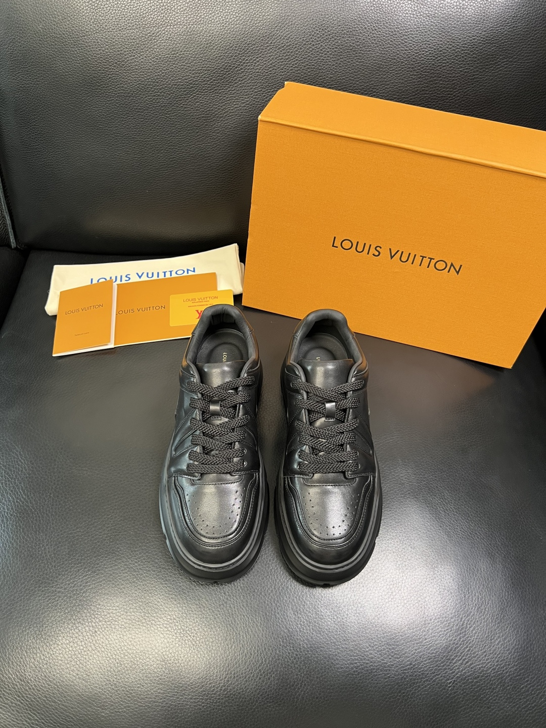 Lv 高品质 顶级工艺品 路易威登，运动板鞋专柜同步，鞋面意大利进口，高品质拼接缤纷色彩复杂工艺品，进口