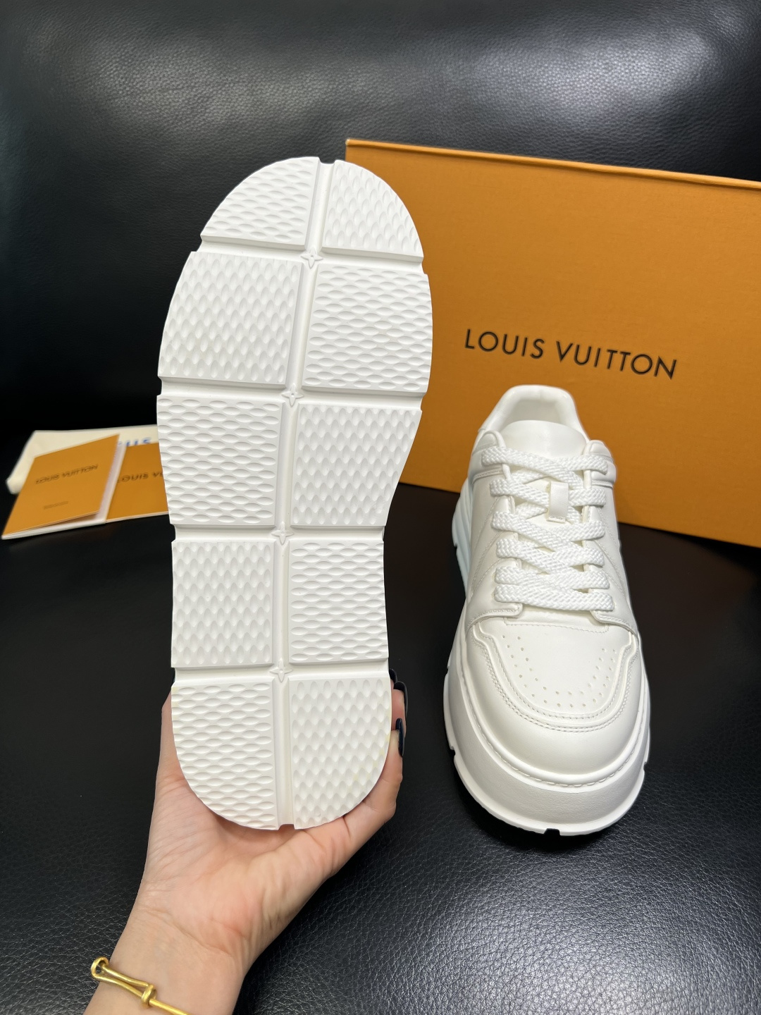 Lv 高品质 顶级工艺品 路易威登，运动板鞋专柜同步，鞋面意大利进口，高品质拼接缤纷色彩复杂工艺品，进口