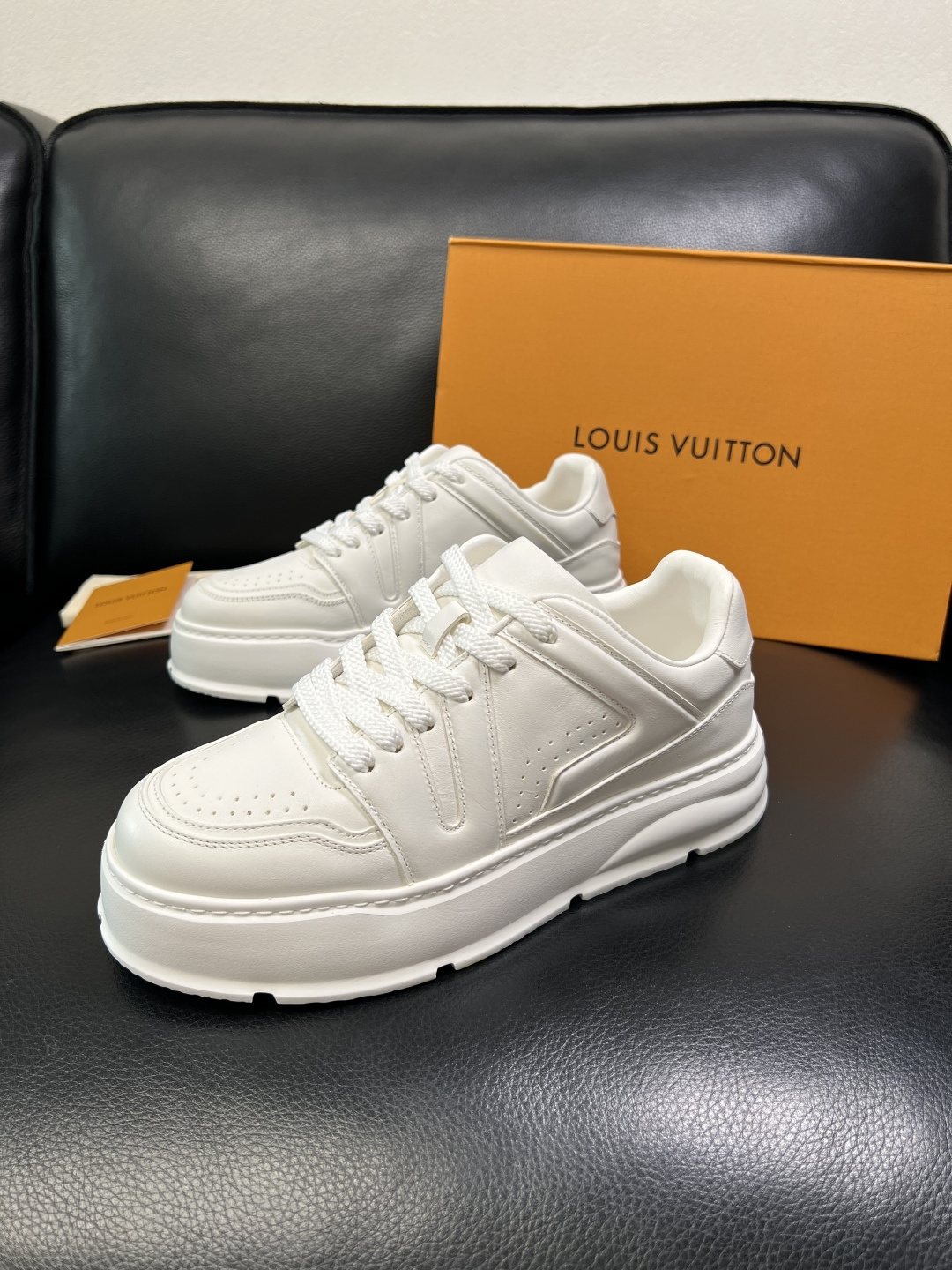 Lv 高品质 顶级工艺品 路易威登，运动板鞋专柜同步，鞋面意大利进口，高品质拼接缤纷色彩复杂工艺品，进口