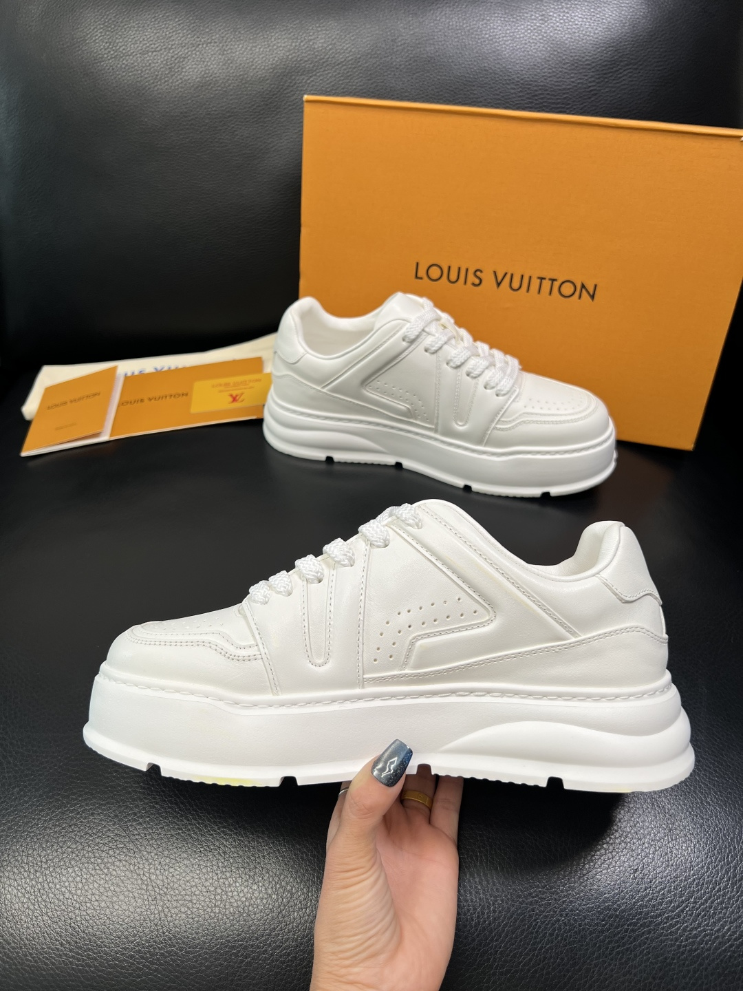 Lv 高品质 顶级工艺品 路易威登，运动板鞋专柜同步，鞋面意大利进口，高品质拼接缤纷色彩复杂工艺品，进口