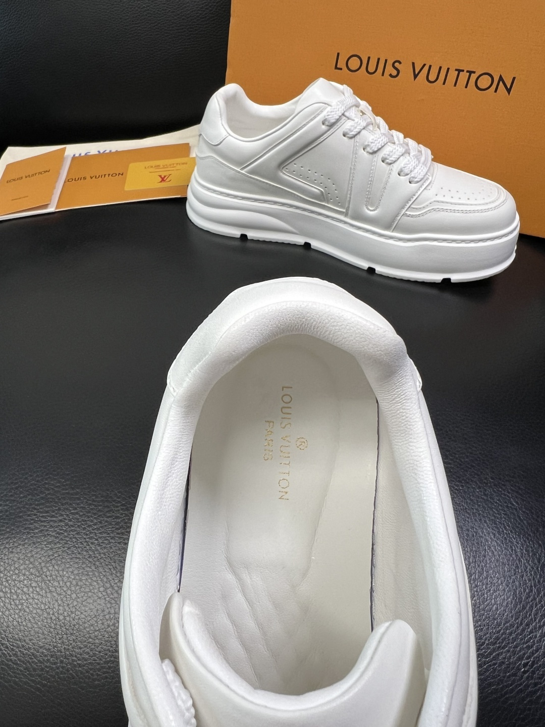 Lv 高品质 顶级工艺品 路易威登，运动板鞋专柜同步，鞋面意大利进口，高品质拼接缤纷色彩复杂工艺品，进口