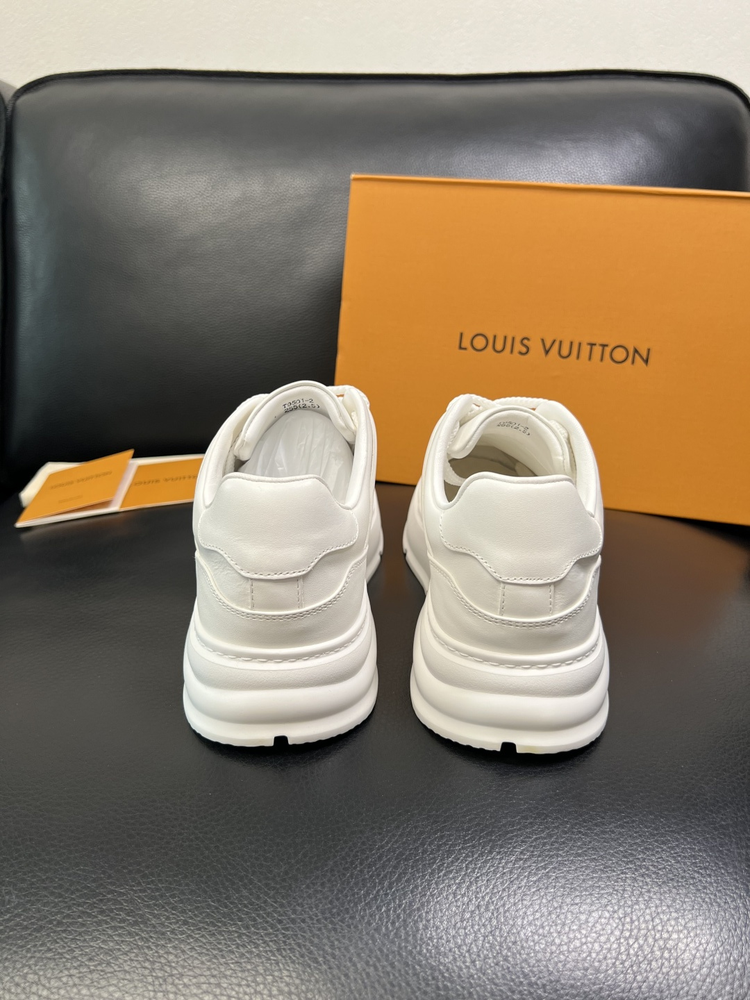 Lv 高品质 顶级工艺品 路易威登，运动板鞋专柜同步，鞋面意大利进口，高品质拼接缤纷色彩复杂工艺品，进口